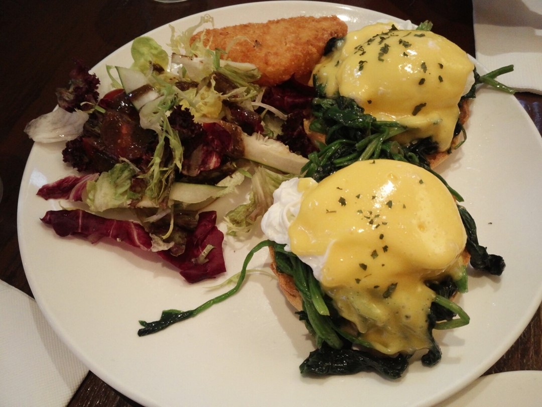 poached egg with spinach