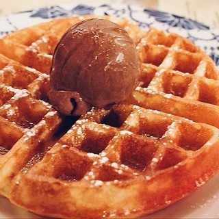 Waffle with Maple sauce and Chocolate ice cream - Serangoon's Wimbly Lu Chocolates (Serangoon)|Singapore