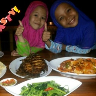 Kepiting Saus Padang, Ca Kangkung , Cumi tepung, Gurame Bakar Madu - North Yogyakarta's Rumah Makan Mang Engking (North Yogyakarta)|Yogyakarta