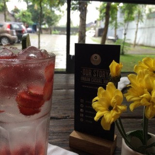 Strawberry Lemon Squash - dari Epic & Epilog Coffee (Palagan) di Palagan |Yogyakarta