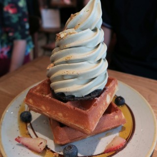 pistacco ice cream with double slice waffles - Ghim Moh / Sunday Folks (Ghim Moh)|Singapore