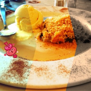Apple crumble - dari Koi Restaurant & Galeri (Blok M) di Blok M |Jakarta