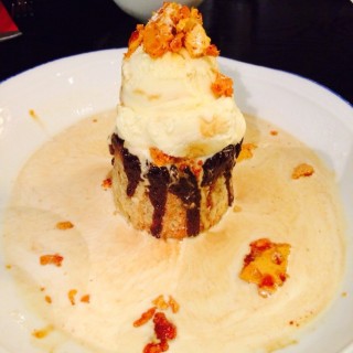 Banana pudding with vanilla ice cream and honeycomb - 位於金鐘的Thai Basil (金鐘) | 香港