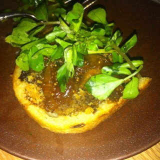 Bone marrow, braised wagyu beef, crostini, fig, whiskey chutney - 位於旺角的Alibi – Wine Dine Be Social (旺角) | 香港