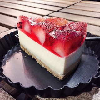 Strawberry Tofu Cheesecake - Tanjong Pagar's Cake Spade (Tanjong Pagar)|Singapore