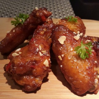 honey toasted chicken wings with peanut glaze - ในPantai Indah Kapuk จากร้านLe Signature (Pantai Indah Kapuk)|Jakarta