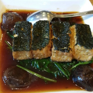 braised homemade tofu with hioko mushroom and spinach - dari Din Tai Fung (Senayan) di Senayan |Jakarta
