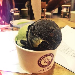 Green Tea and Dark Chocolate Gelato - dari Caffe Ti-Amo (Makati) di Makati |Metro Manila