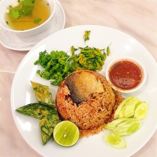 ข้าวน้ำพริกกะปิปลาทู Namprik Platoo Fried Rice - dari Coffee Beans by Dao (คอฟฟี่ บีนส์ บาย ดาว) (ปทุมวัน) di ปทุมวัน |Bangkok