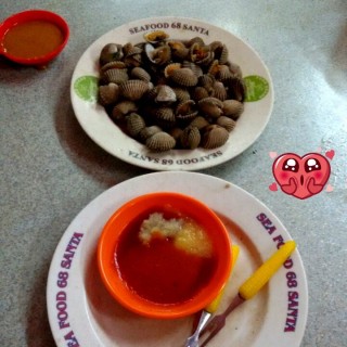 kerang dara rebus - ในWolter Monginsidi จากร้านSeafood 68 Santa (Wolter Monginsidi)|Jakarta