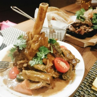Massaman curry lamb shank - dari Amazing (油麻地) di 油麻地 |Hong Kong