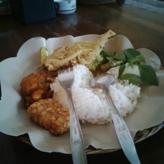 Nasi Pecel - Tuban's Nasi Pecel Bu Tinuk (Tuban)|Bali