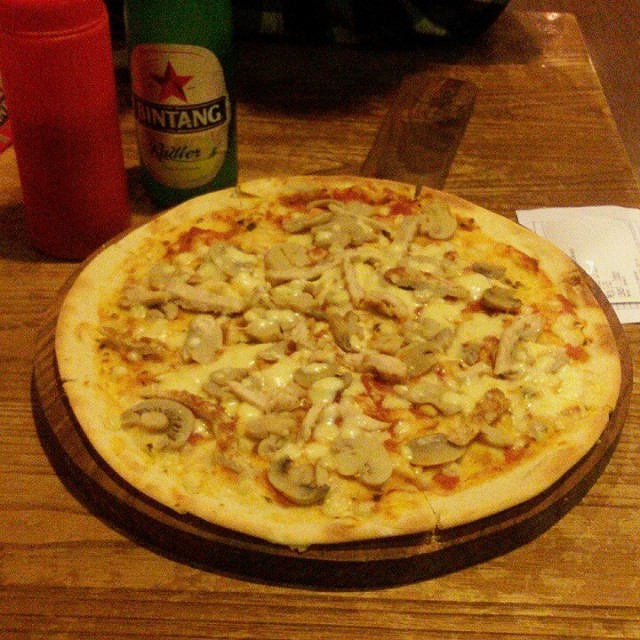 Classic Pizza IDR 25K Classic Pizza IDR 25K