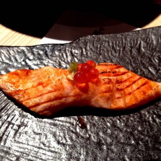 ท้องปลาแซลมอนย่าง - ในคลองตันเหนือ จากร้านSushi Shin (ซูชิ ชิน) (คลองตันเหนือ)|กรุงเทพและปริมลฑล
