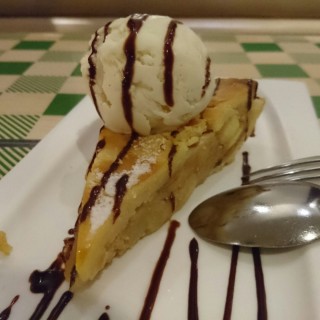Apple Pie with Vanilla Ice Cream - 位于淡濱尼的Jack's Place (淡濱尼) | 新加坡