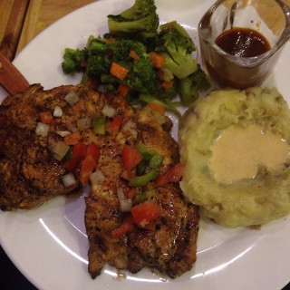 Creole Grilled Chicken with Smashed Potato and Brocolli and Carrots - Kapitolyo's Mad Mark's (Kapitolyo)|Metro Manila