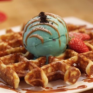 Waffle with Blue Peppermint and Butterscotch Espresso sauce - Hougang/Kovan / Hatter Street Bakehouse & Cafe (Hougang/Kovan)|Singapore