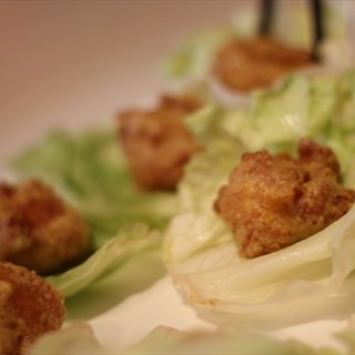 Deep Fried Prawns with Golden Sauce served on Lettuce - Raffles Place's TungLok Teahouse (Raffles Place)|Singapore