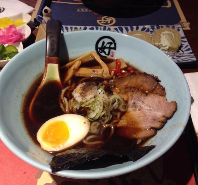 冠军黑酱油拉面