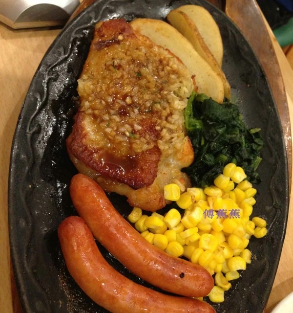 辣烤肠配蒜香鸡排