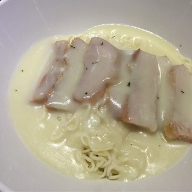 芝士猪颈肉捞丁