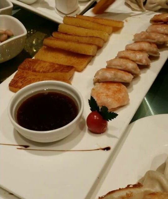 黄金糕拼鲜虾藕盒