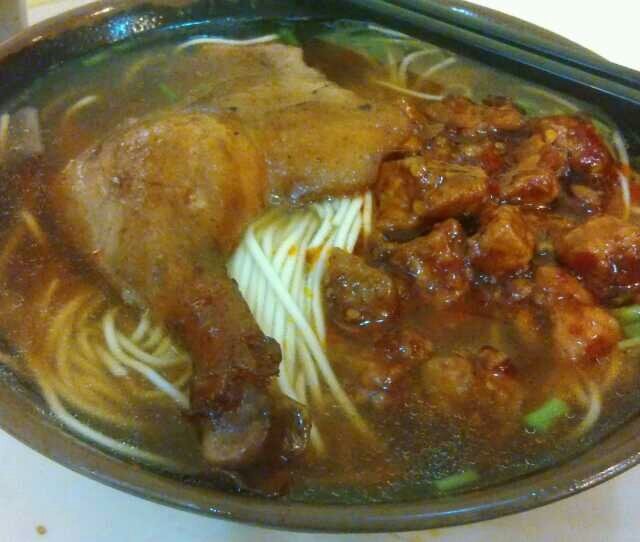 鸭腿加辣酱面