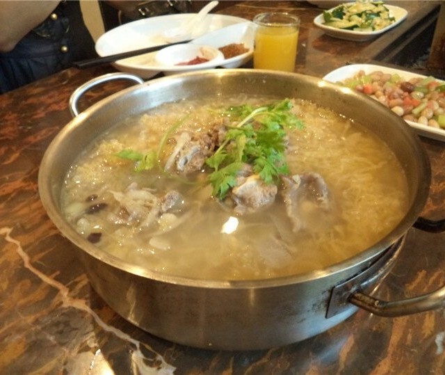 酸菜羊蝎子汤