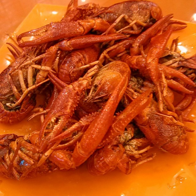 手抓小龙虾