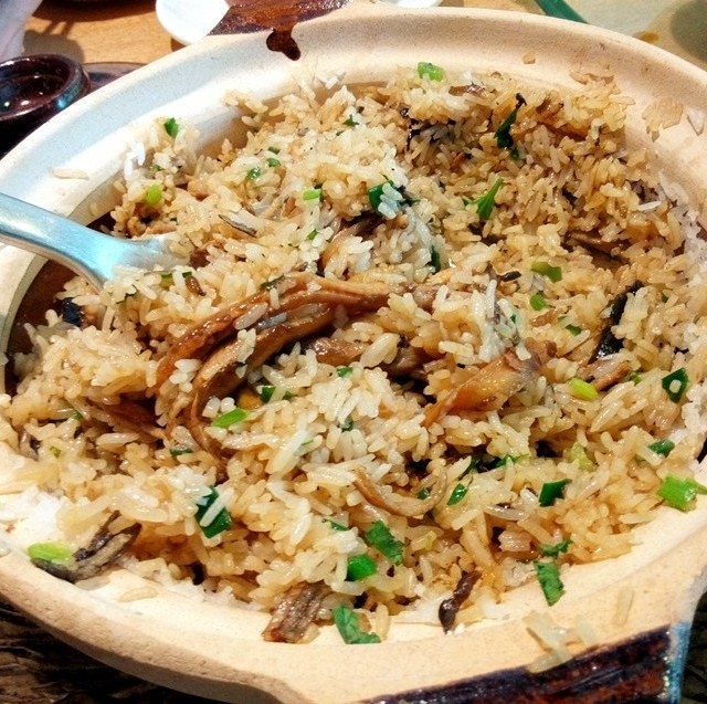 金黄黄鳝饭
