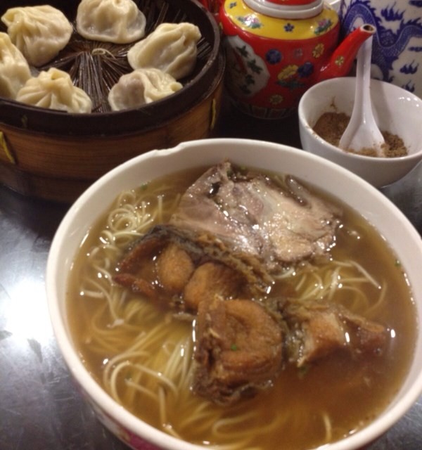 鲍鱼焖肉面
