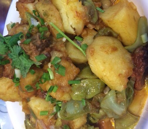 小土豆炖排骨