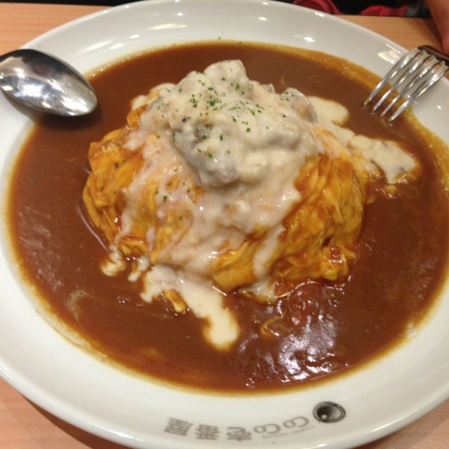 奶香鸡肉咖喱蛋包饭