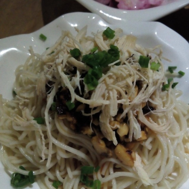 鸡丝冷面