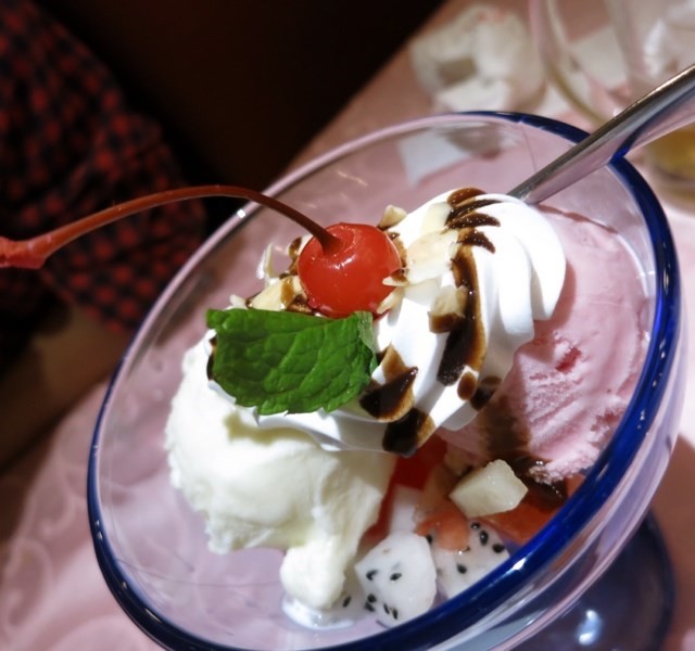 冰淇淋水果圆舞曲