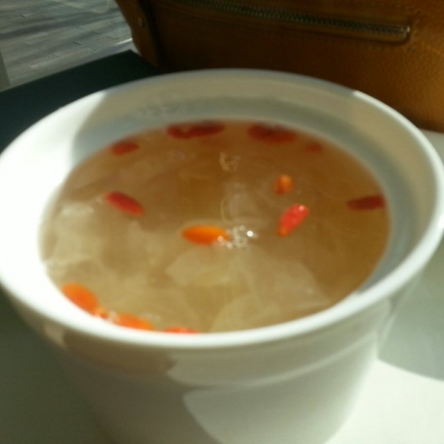 银耳莲子羹