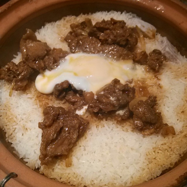 窝蛋肥牛煲饭
