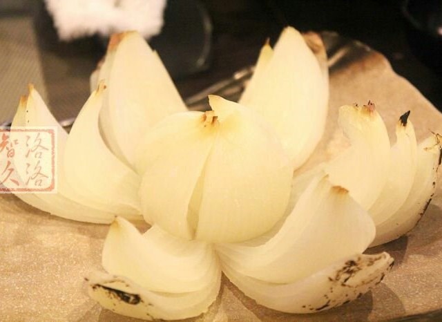 烤洋葱花心卷