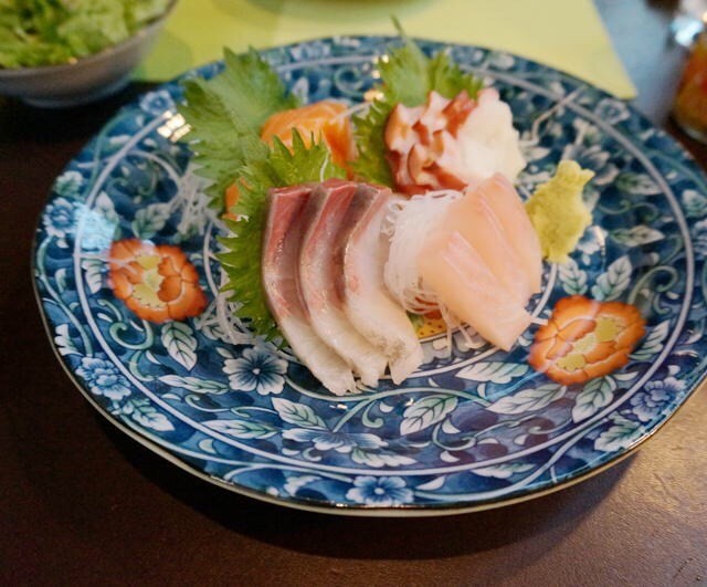 黄鰣鱼拼章鱼刺身