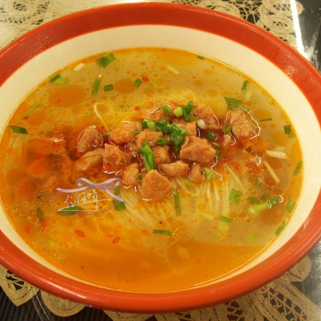 特色辣肉面
