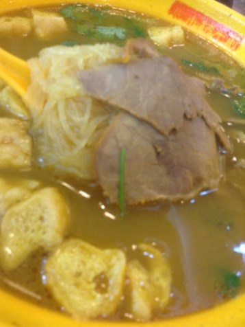 油豆腐牛肉粉丝汤