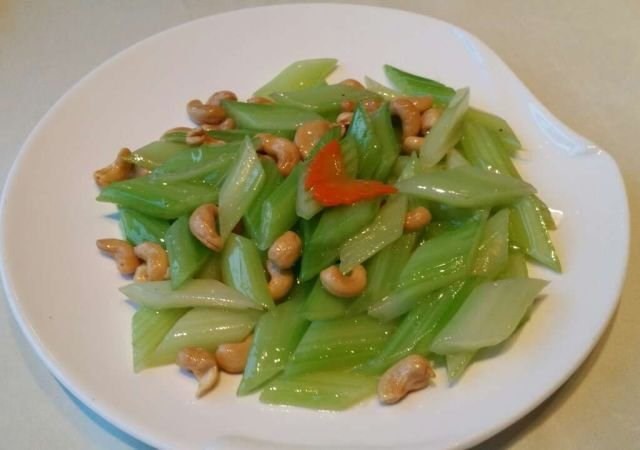 西芹腰果