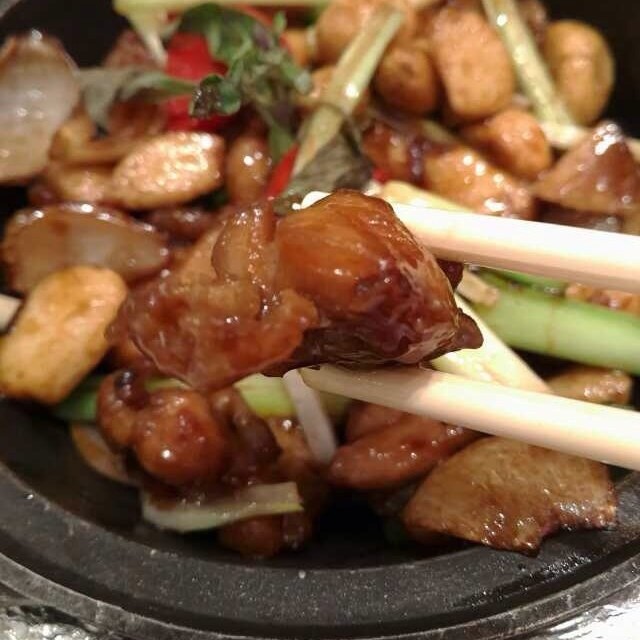 金不换三杯浓香滑鸡煲
