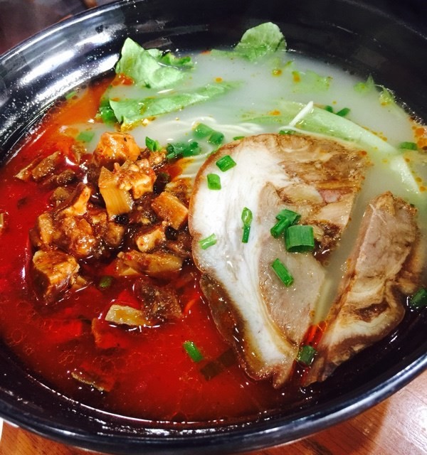 辣酱焖肉面
