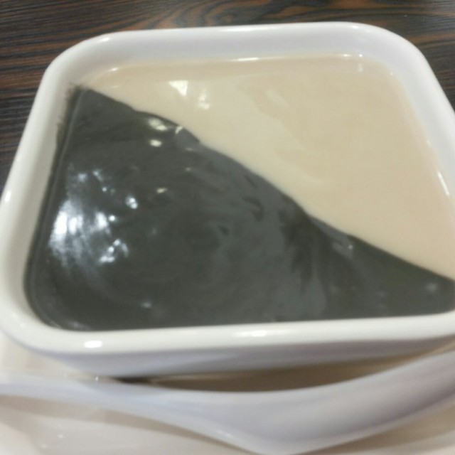 芝麻糊配核桃露