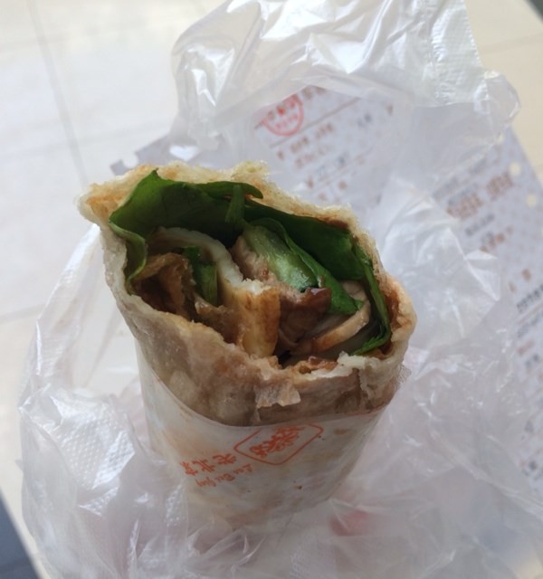 鸡蛋卤肉卷