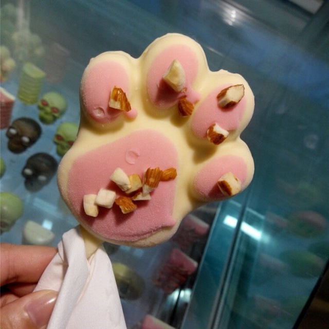 草莓熊掌冰淇淋