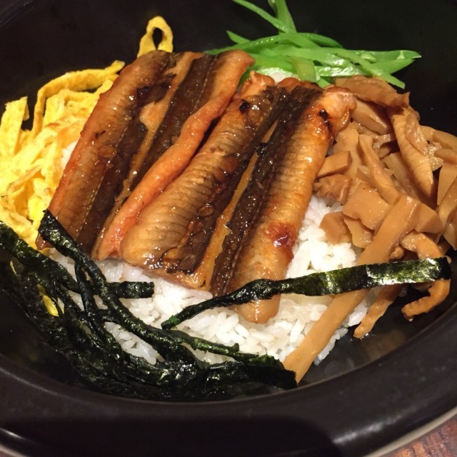 鳗鱼石头锅饭