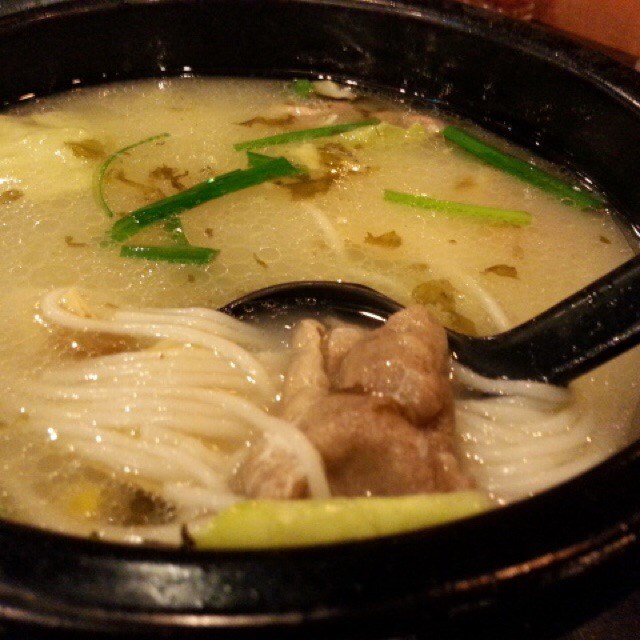 酸汤肥牛面