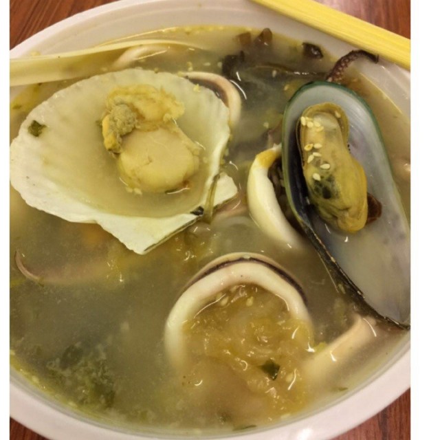 杂锦海鲜汤面